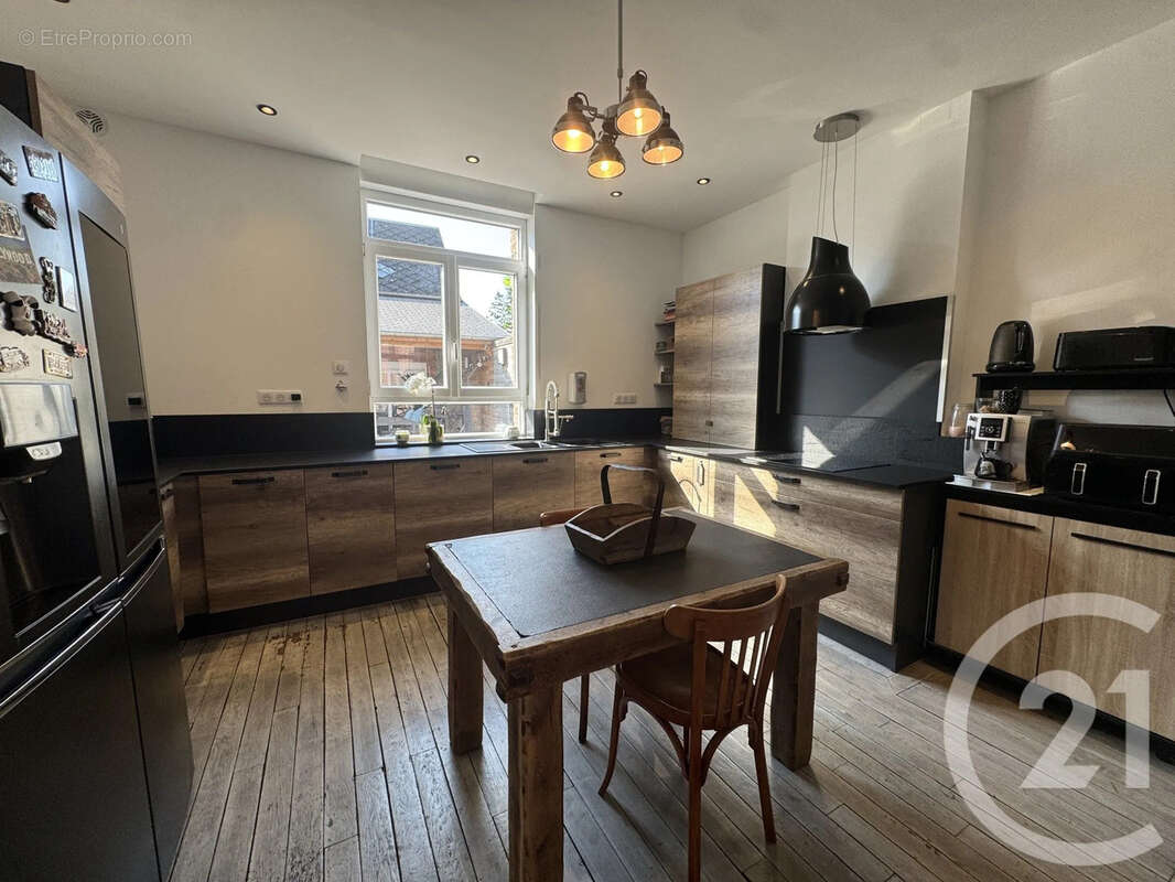 Maison 245 m² à Saint-Quentin  - photo 2