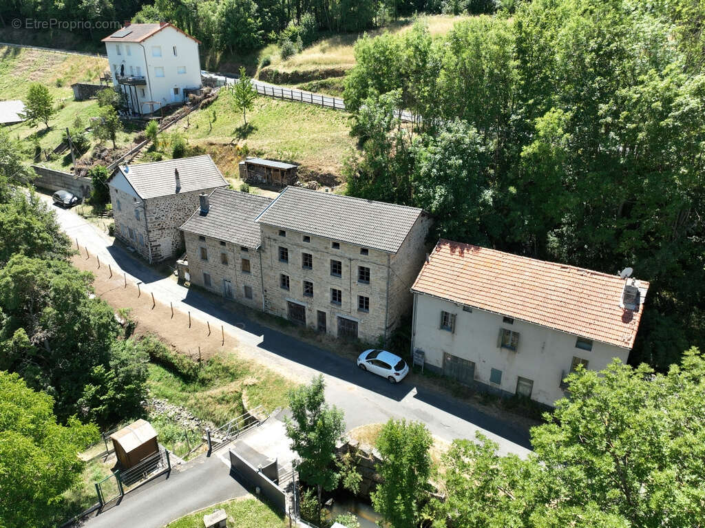 Maison à SAINT-JULIEN-CHAPTEUIL