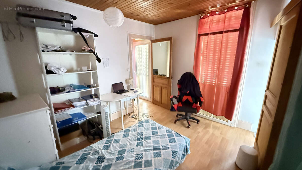 Investissement locatif à Vichy - Immeuble 3 appartements 4 garages - photo 18