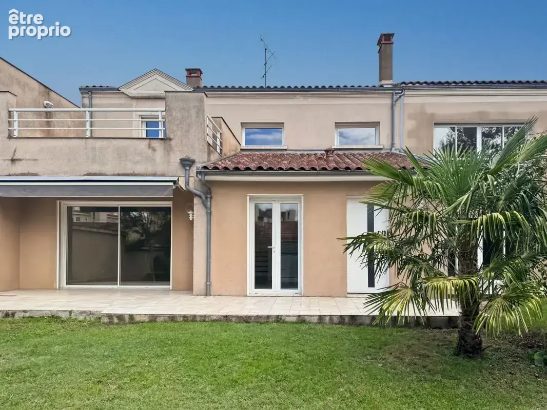 Clos chassaing /magnifique maison de ville / 5 chambres/ 3 sdb / jardin plat + terrasses/ garage et grand stationnement - photo 2