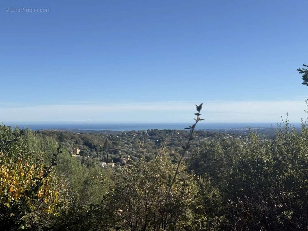 Maison à CHATEAUNEUF-GRASSE