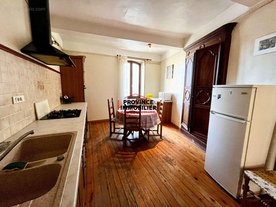 Maison 112 m² à Suze-La-Rousse  - photo 4
