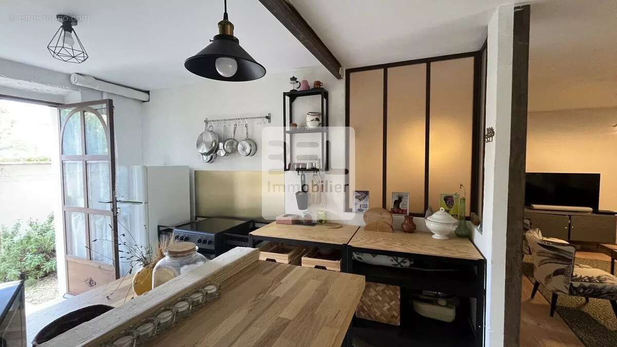 Maison à SAINT-VICTOR-LA-COSTE