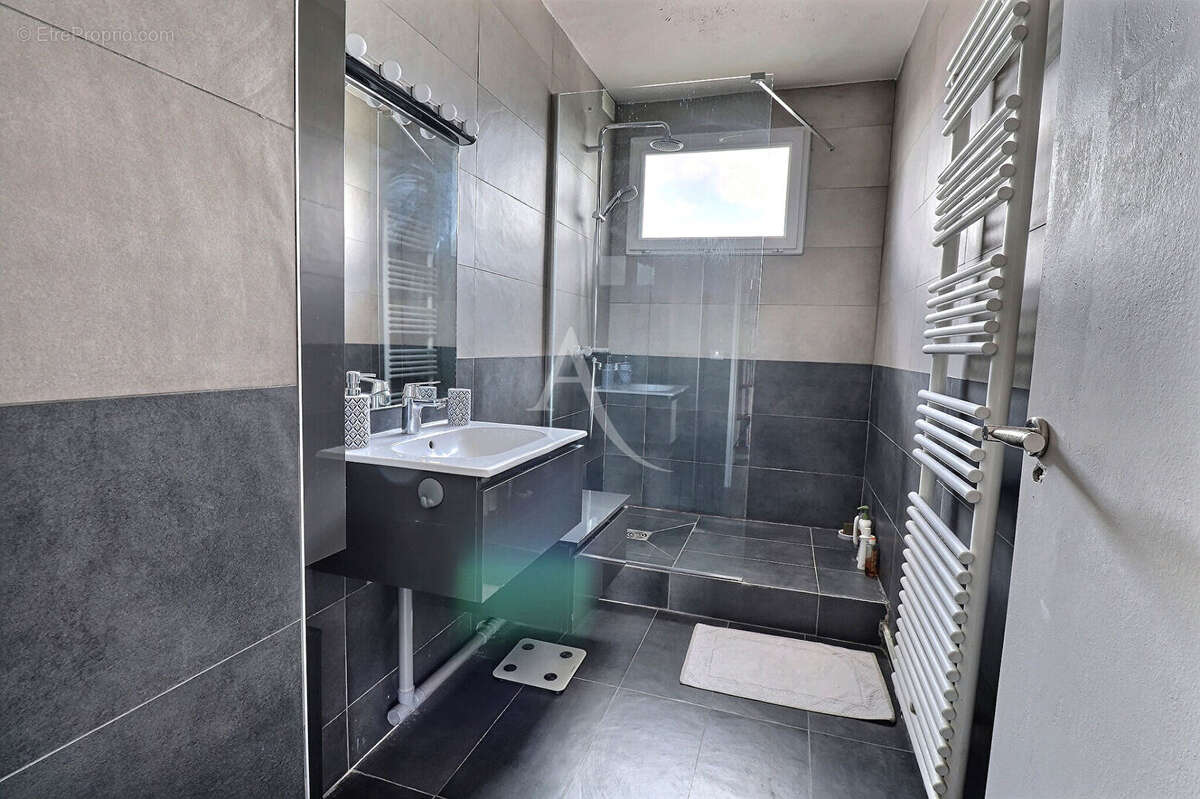 Appartement à LE MESNIL-LE-ROI
