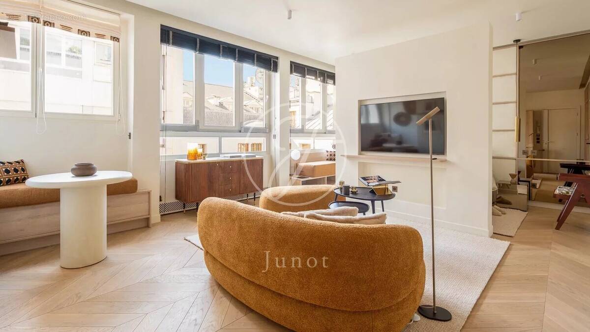 Appartement à PARIS-8E