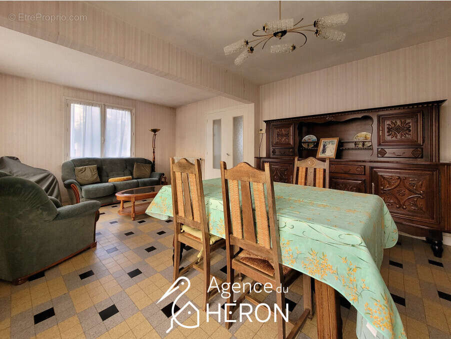 Maison à SAINT-PIERRE-LES-NEMOURS