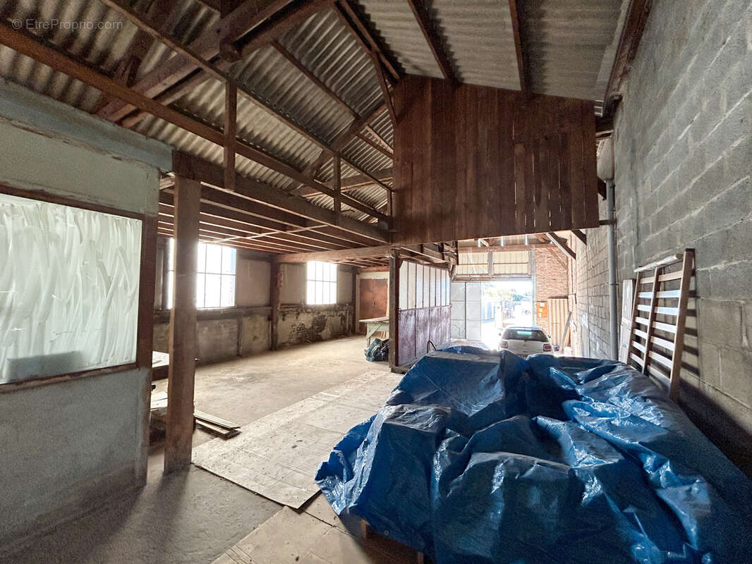 Parking à COMMENTRY