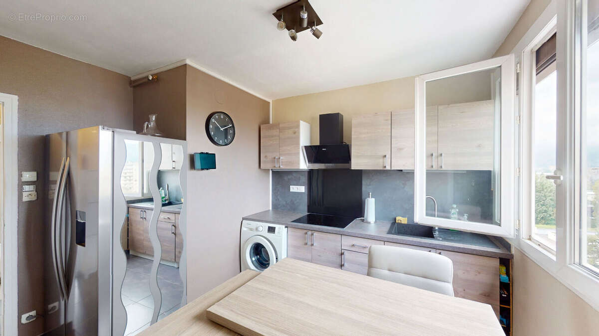 Appartement à SAINT-MARTIN-D'HERES