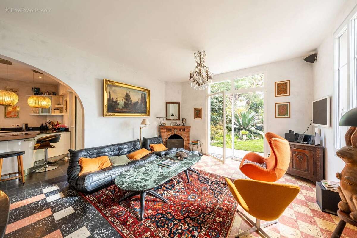 Cannes croix des gardes - maison de caractere – beaux volumes - photo 4
