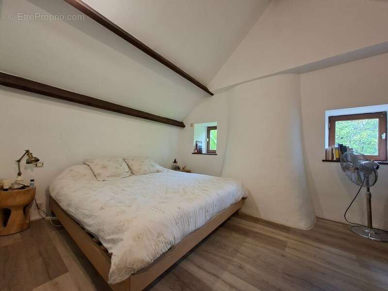 Maison à SAINT-GEORGES-BUTTAVENT