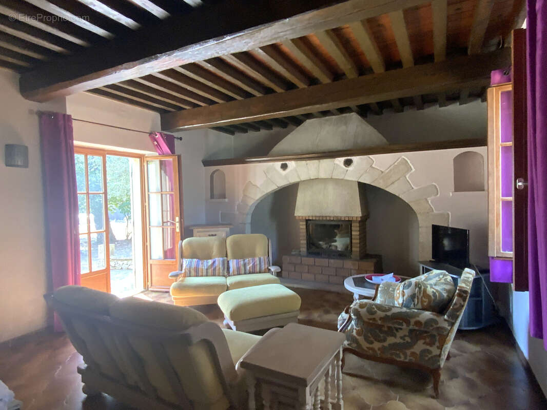 Exclusif,dans un village recherché, maison en pierre avec appartement indépendant sur un terrain de 2167 m2 et - photo 4