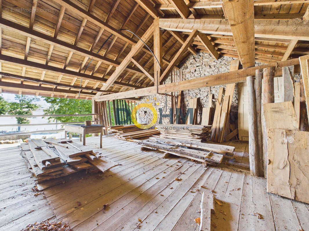 Ancien corps de ferme  sur 4000 m2 de terrain avec dependances attenantes et un hangar - photo 5