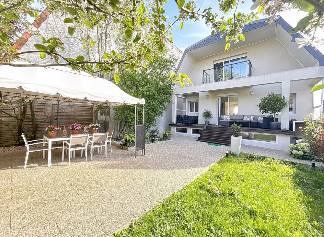 Maison à CHENNEVIERES-SUR-MARNE