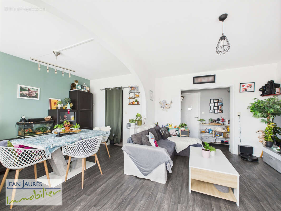 Appartement à SAINTE-SAVINE