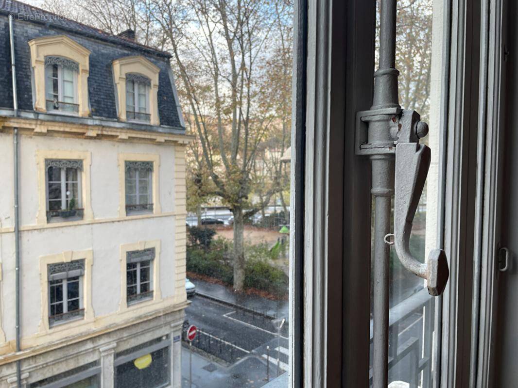 Appartement à LYON-6E