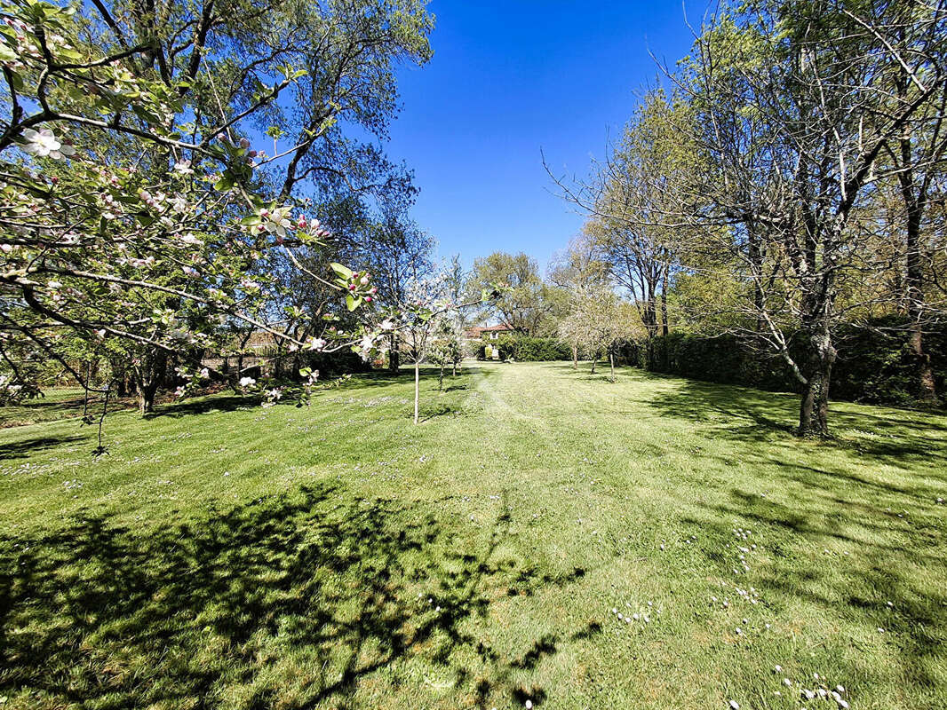 Maison à SAINT-HILAIRE-DE-VILLEFRANCHE