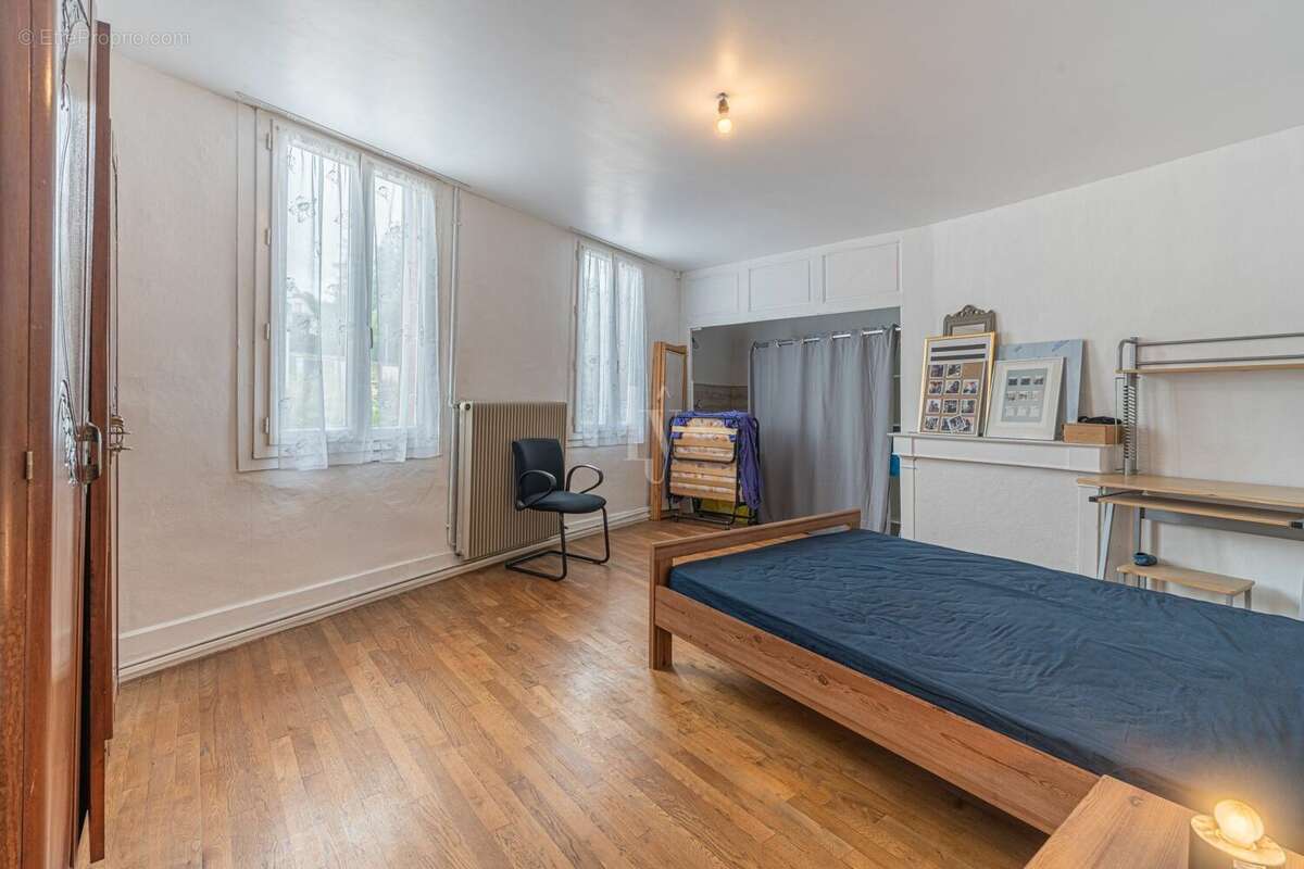 Maison à SAINT-LEONARD-DE-NOBLAT