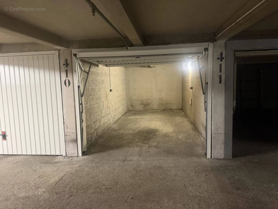 Parking à PARIS-16E