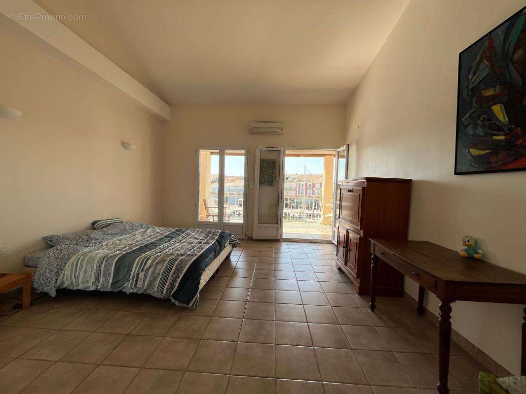 Meze, Appartement avec exceptionnel et rarissime emplacement sur le port - photo 17