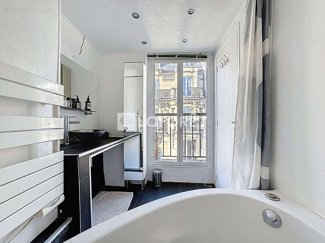 Appartement à PARIS-8E