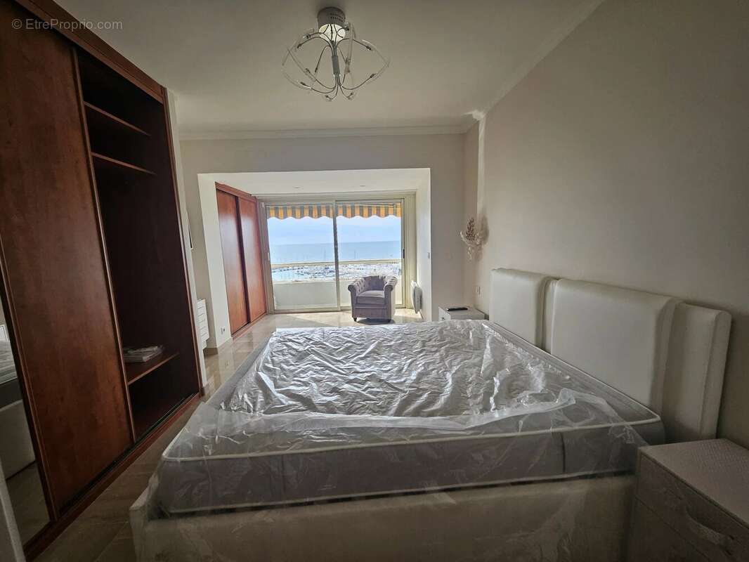 Appartement à VILLENEUVE-LOUBET