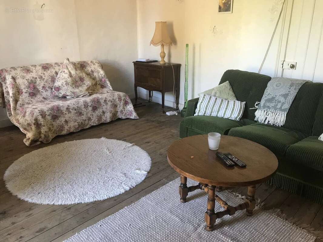 Appartement à LUSSAC-LES-EGLISES