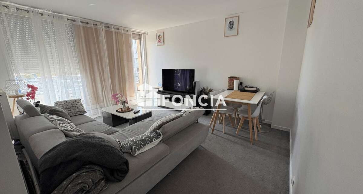 Appartement à FRESNES