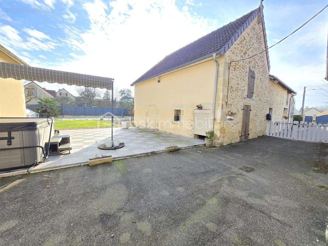 Magnifique Maison de Village de 251m² avec dépendances et piscine à Marzy - photo 27