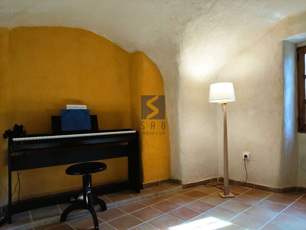 Maison à SAINT-FORTUNAT-SUR-EYRIEUX