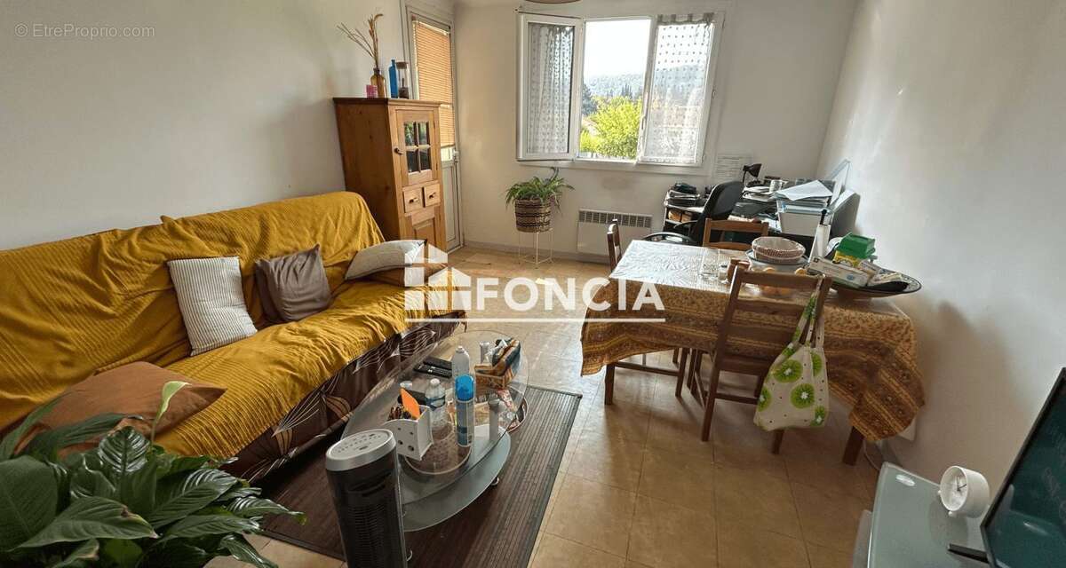 BRIGNOLES - Appartement T3, loué, avec balcon, loggia et cave - photo 3