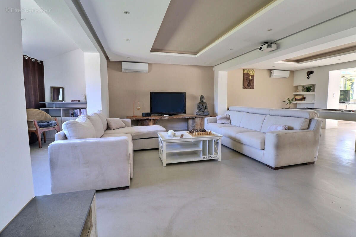 Maison à AMBARES-ET-LAGRAVE