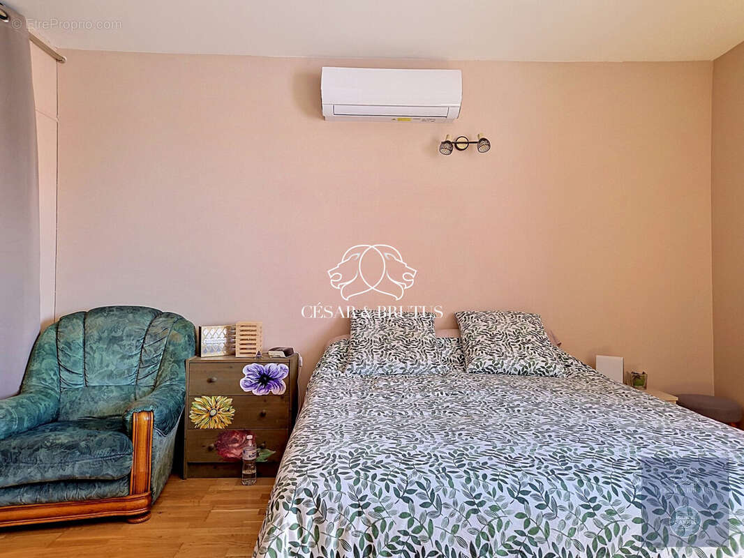 chambre 1 avec dressing - Maison à AUBERIVES-SUR-VAREZE