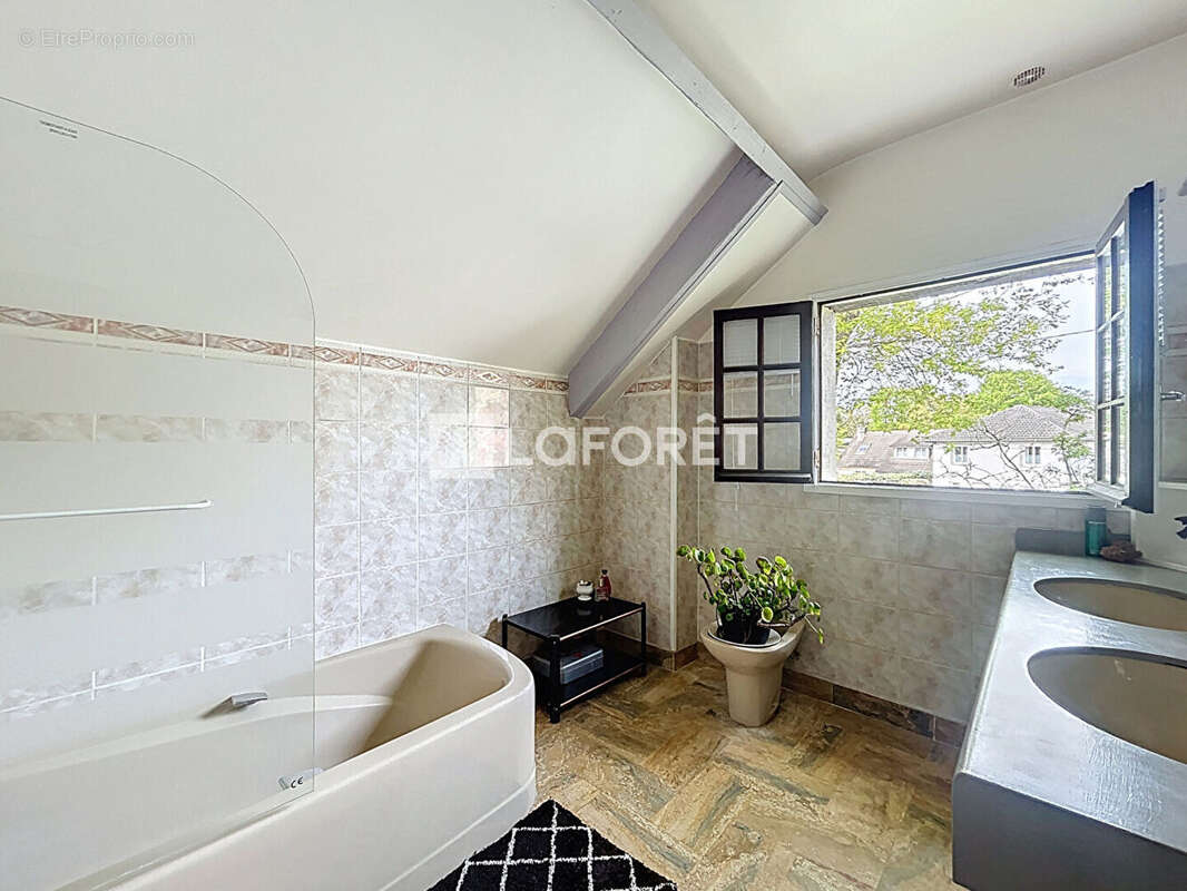 Maison à VERNEUIL-SUR-SEINE