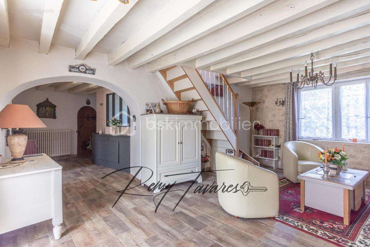 EXCLUSIVITÉ – Magnifique longère du XVIIe siècle à fort potentiel (300 m² et jusqu'à 7 Chambres) – Remauville - photo 8