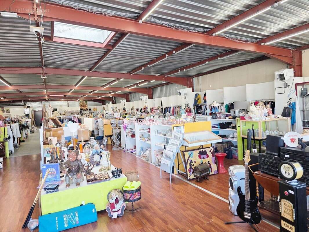 Commerce 600 m² à Dole  - photo 6