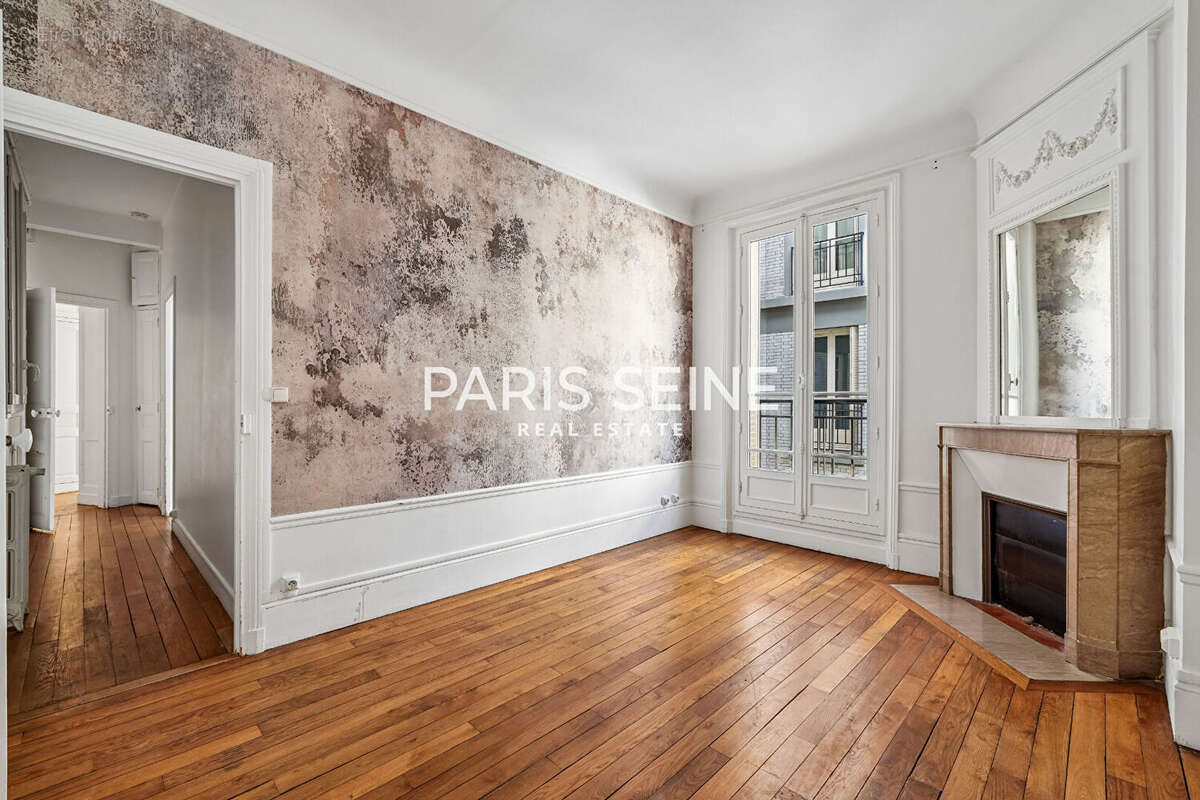 Appartement à PARIS-7E