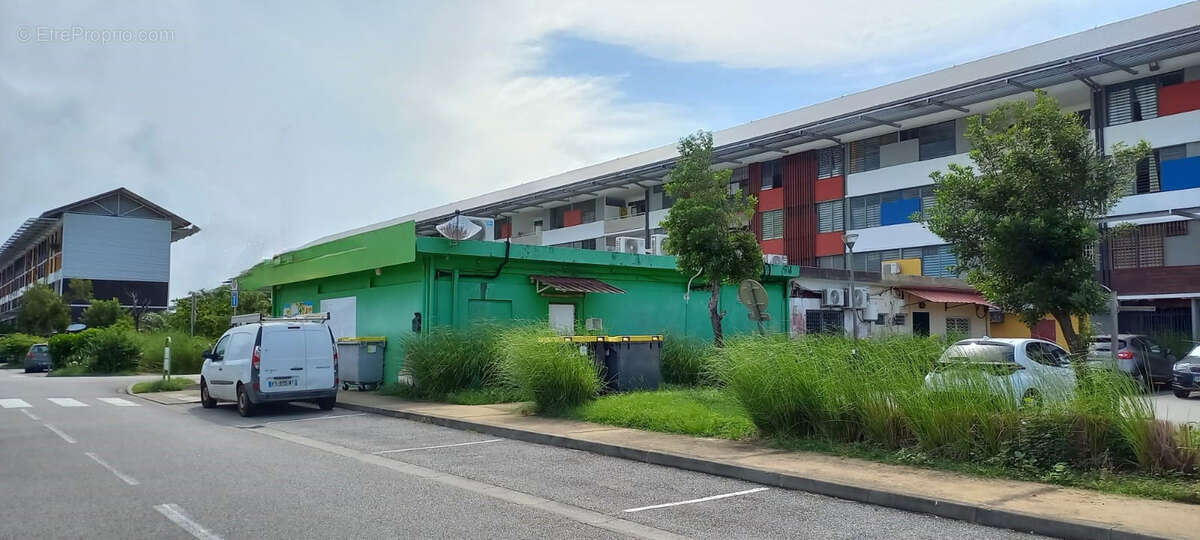 Local spacieux et lumineux avec vitrine dans une zone d'activité - photo 9