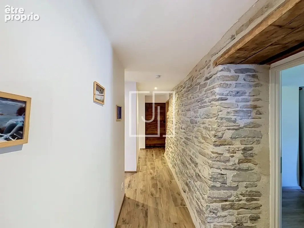 Ancien corps de ferme rénové avec dépendances et 3 400 m2 de terrain - photo 27