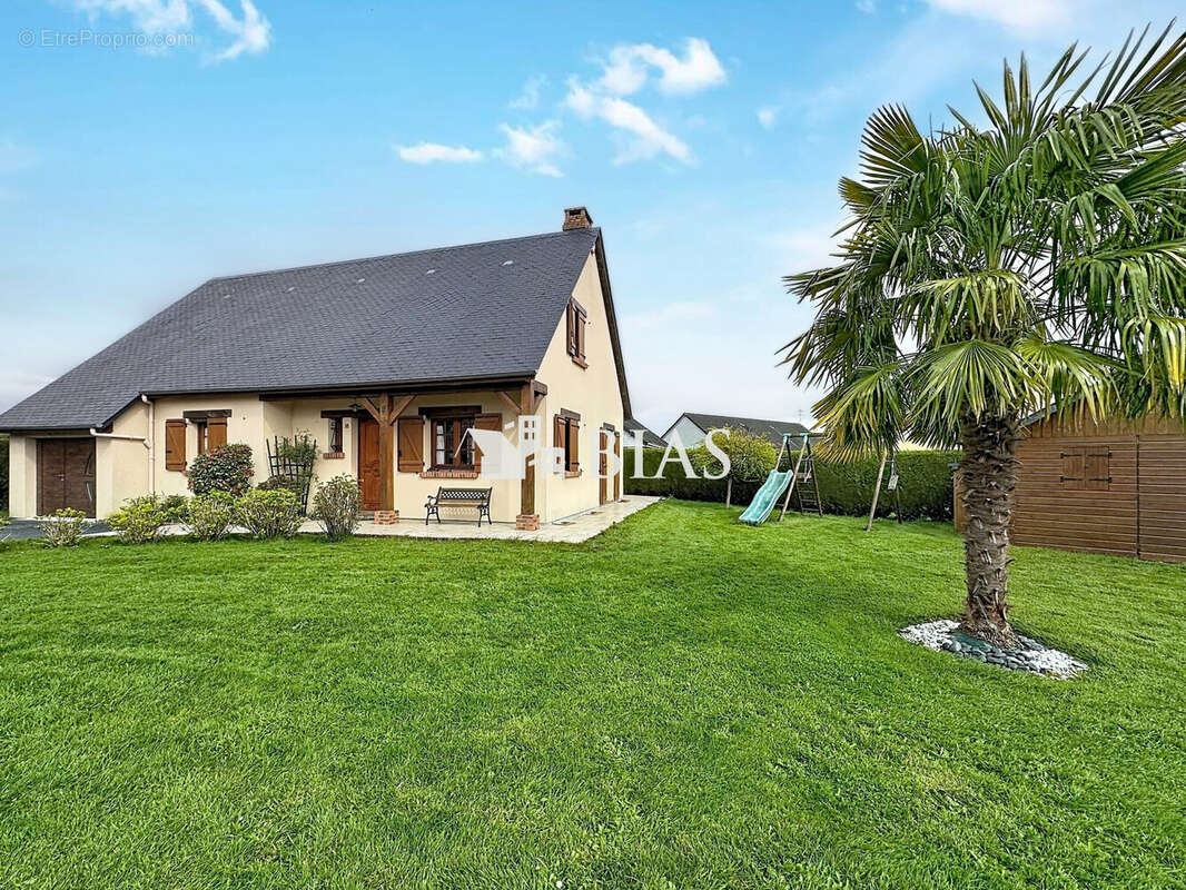 Maison à SAINT-OUEN-DE-THOUBERVILLE