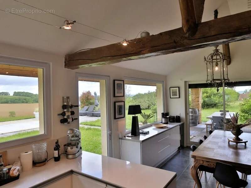 Ancienne ferme avec 6 chambre en très bonne état sur plus d'un hectare - photo 5