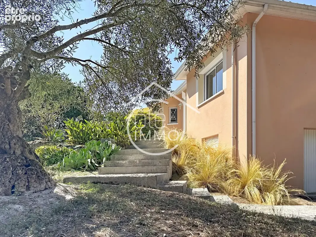 GUILLAC - Superbe propriété de 163 m2 de plain-pied avec piscine - photo 3