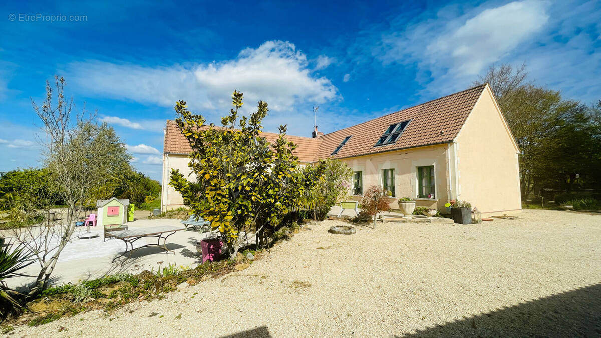 Maison à MONTIGNY-LA-RESLE