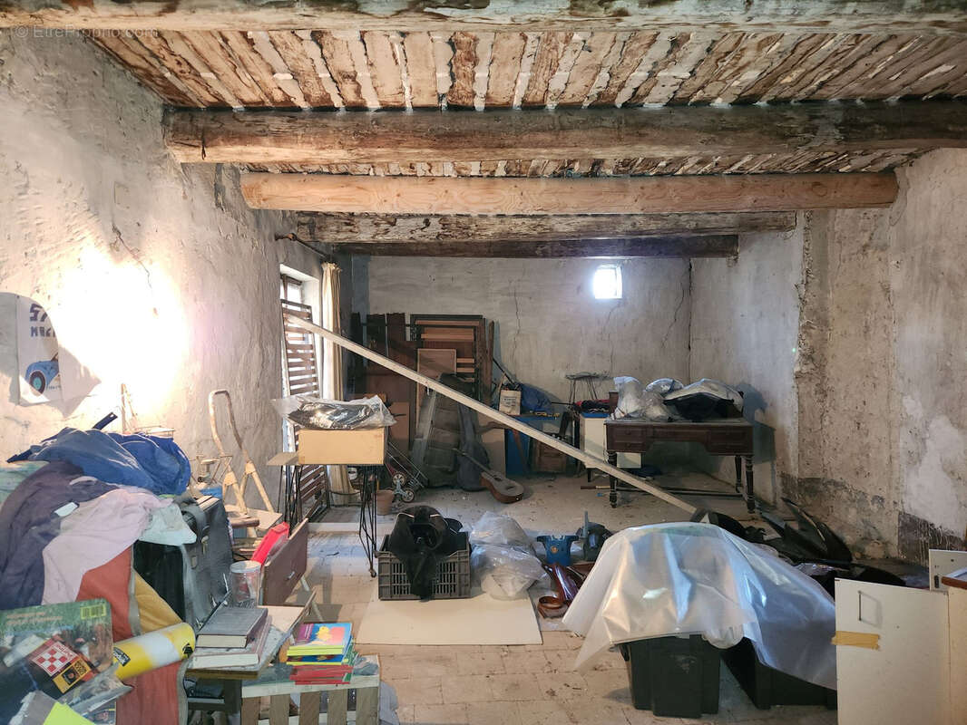 Maison à SAINTE-CECILE-LES-VIGNES