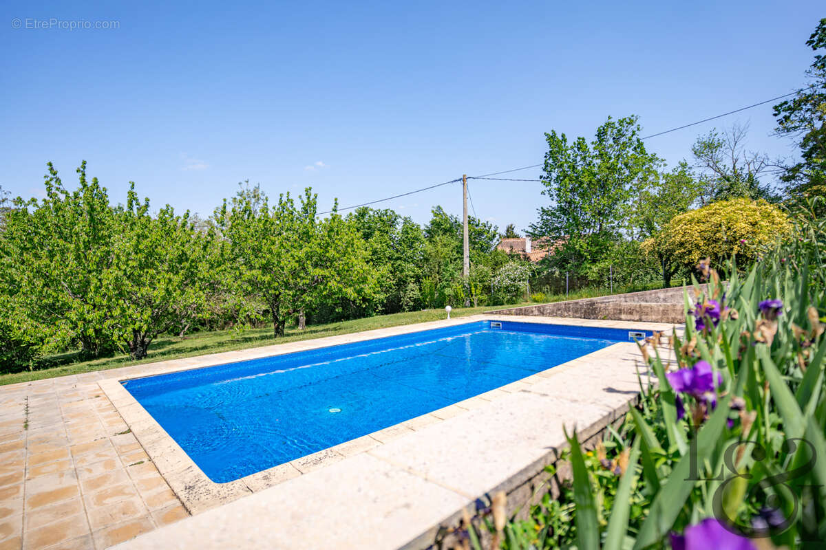 Maison à PUJOLS