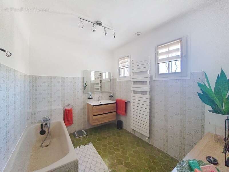 Villa à vendre 4 pièces SALIN DE GIRAUD (13)sans mitoyenneté - photo 12