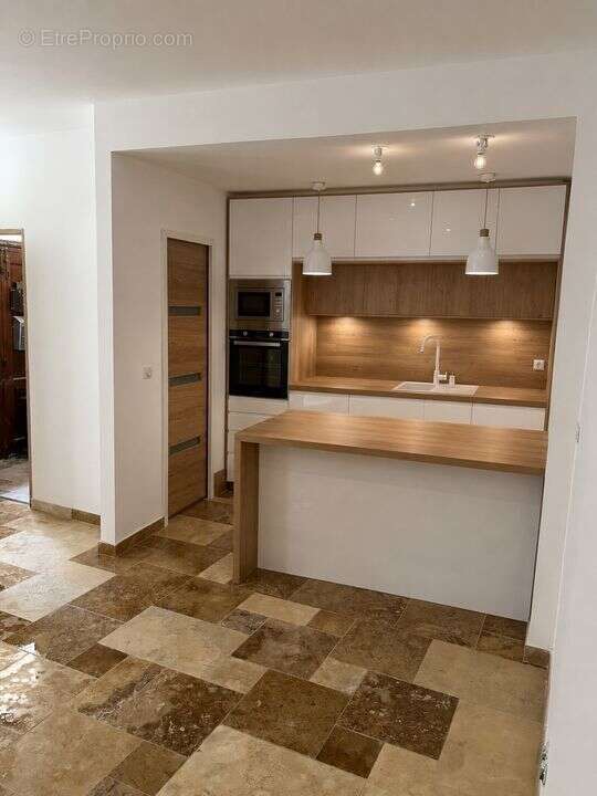 LACIOTAT - APPARTEMENT - belles prestations - Type 2 - proche - Appartement à LA CIOTAT