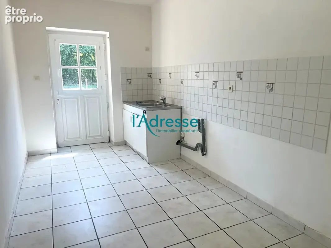 Maison en pierre avec dépendances et 2 150 m² de terrain - photo 2