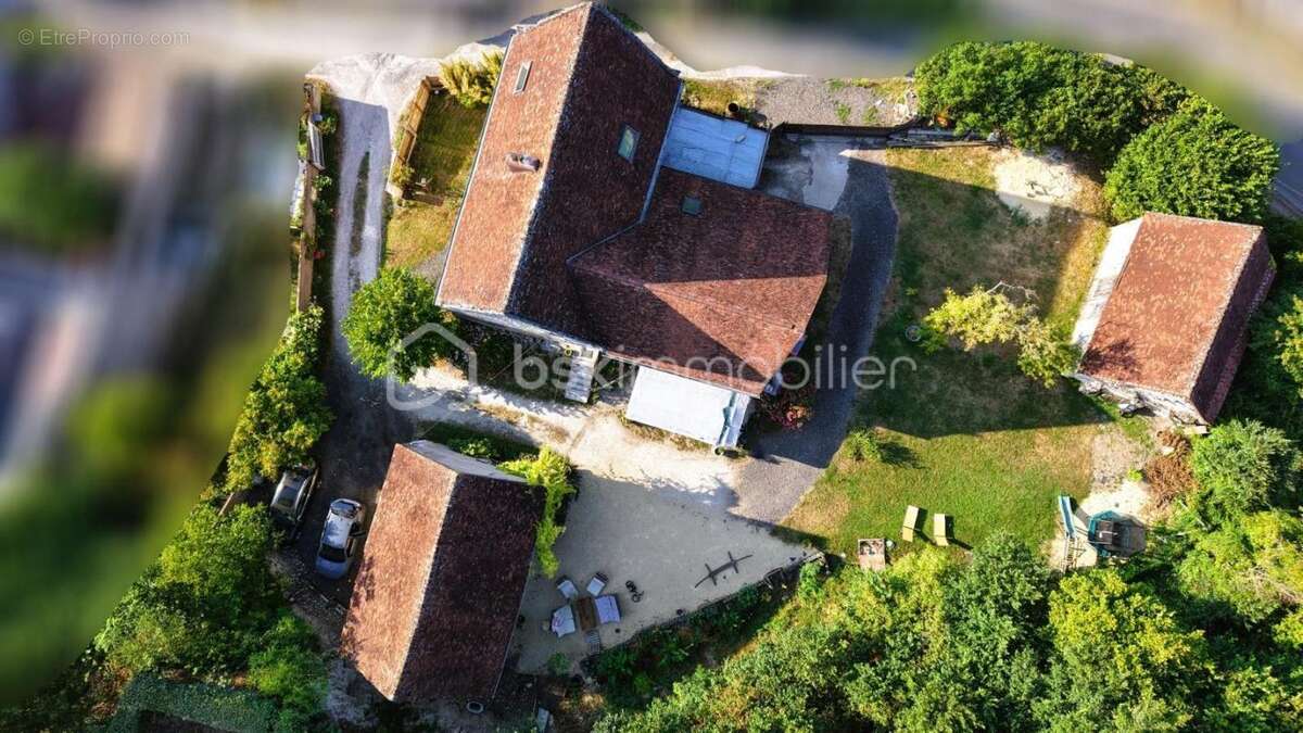 Grande maison de caractère 217 m² +  3 dépendances et terrain au bord de Indrois - photo 13