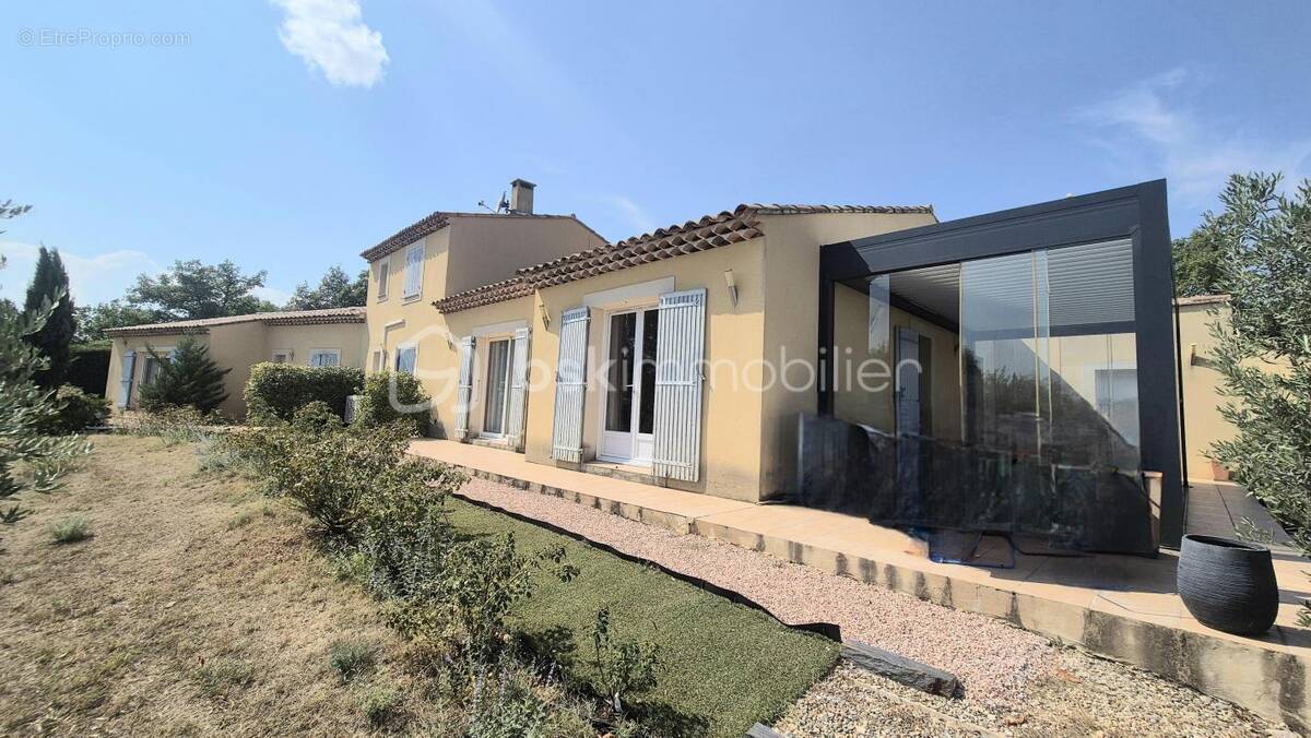 Villa traditionnelle - 2 logements - Parcelle de 3 000 m² - photo 3