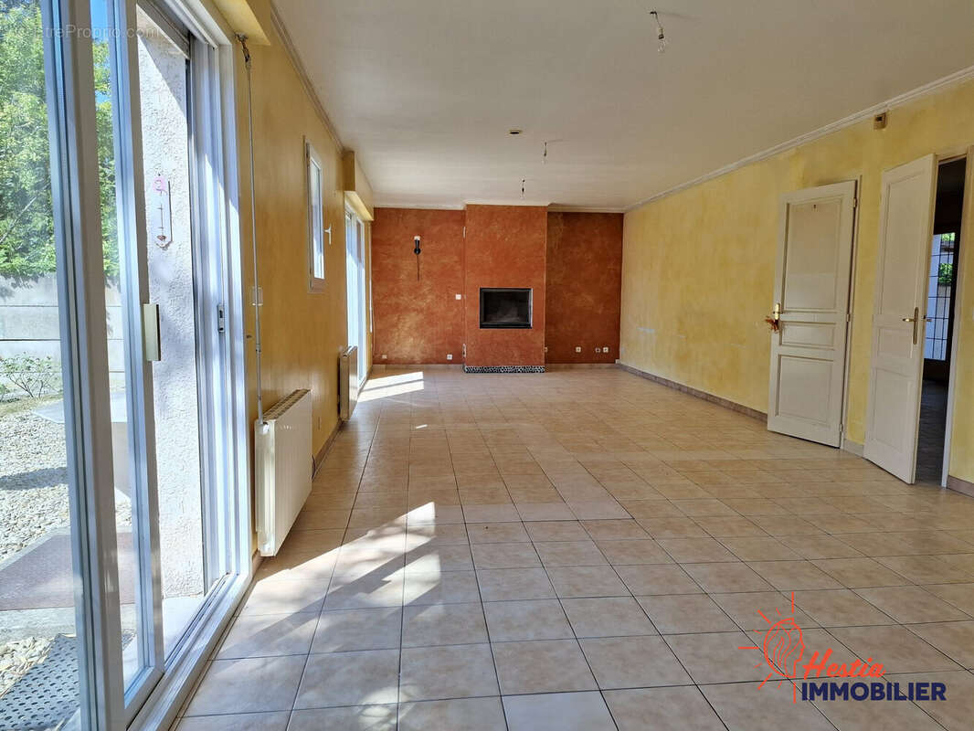Maison 185 m² à Courtisols  - photo 4